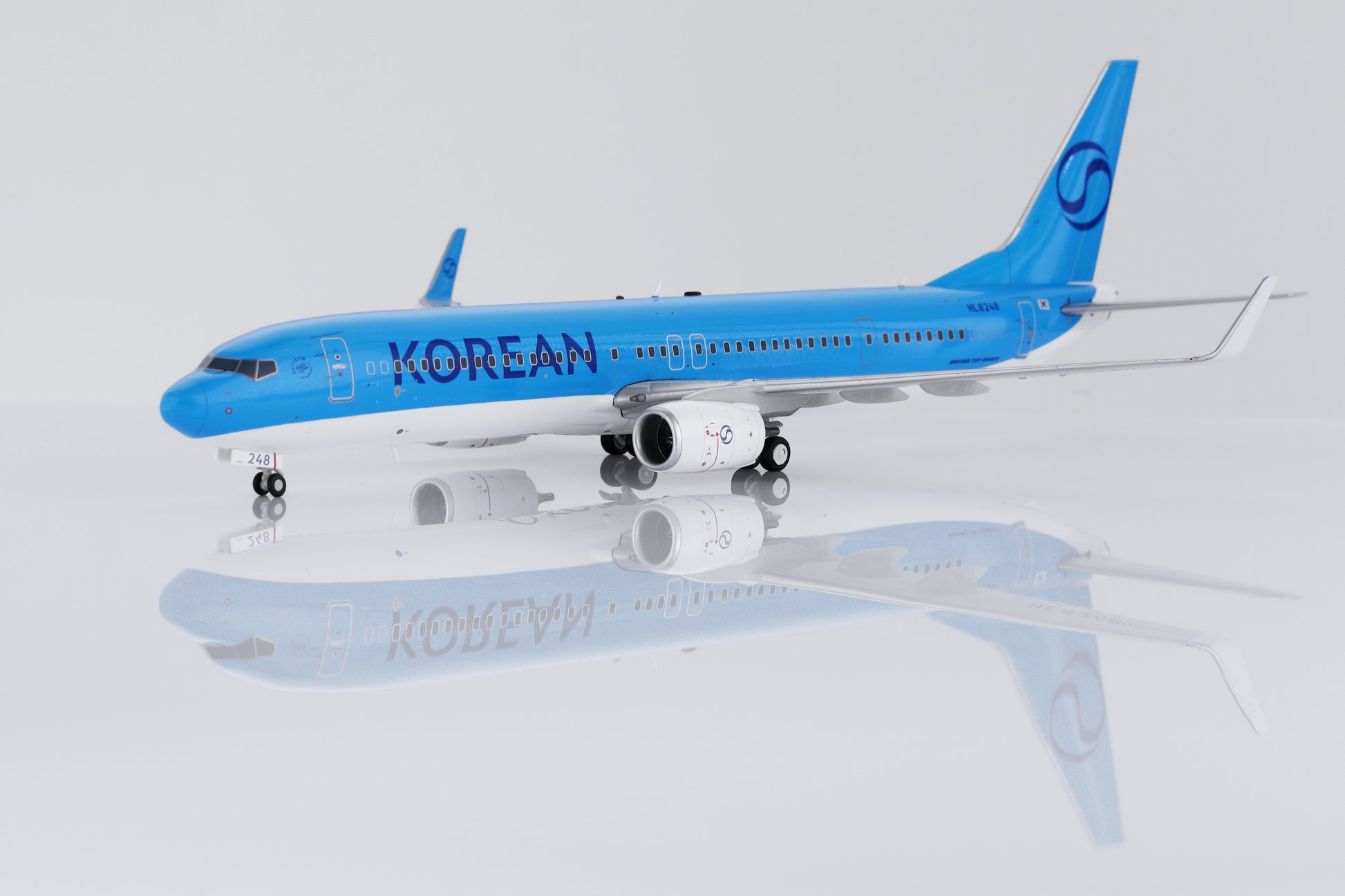 Korean Air Boeing 737-900ER HL8248 – Scale 1:200 – SQ Wings – 31 cm