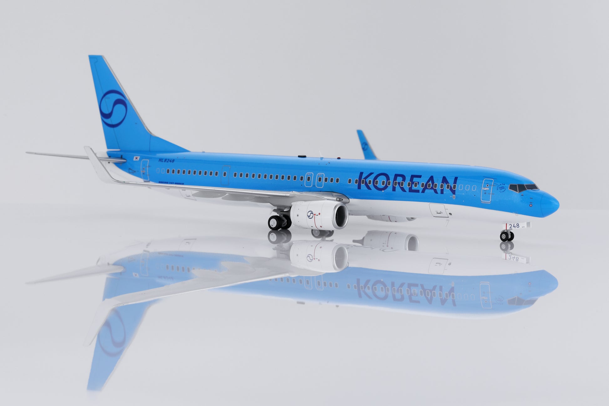 Korean Air Boeing 737-900ER HL8248 – Scale 1:200 – SQ Wings – 31 cm