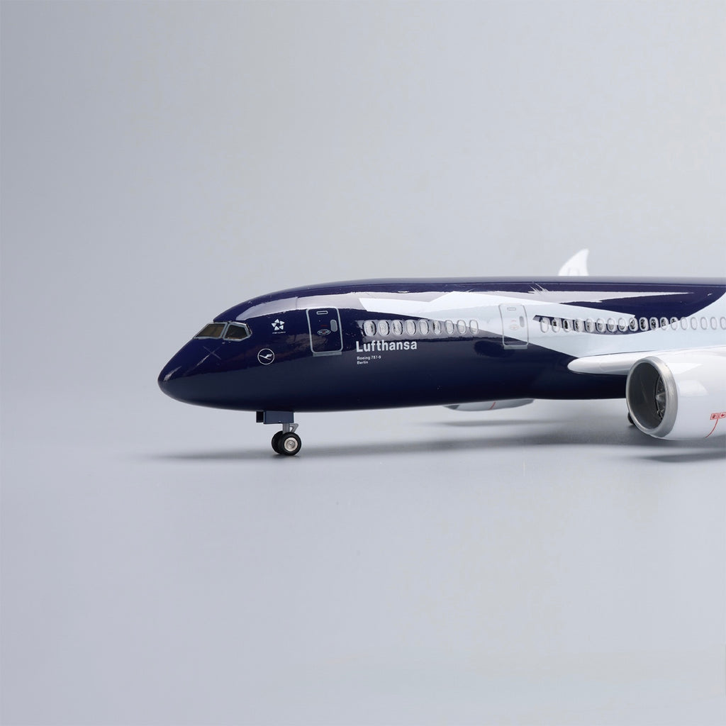 Boeing 787-9 Lufthansa 100 Years Commemorative – 1:145 Scale Model