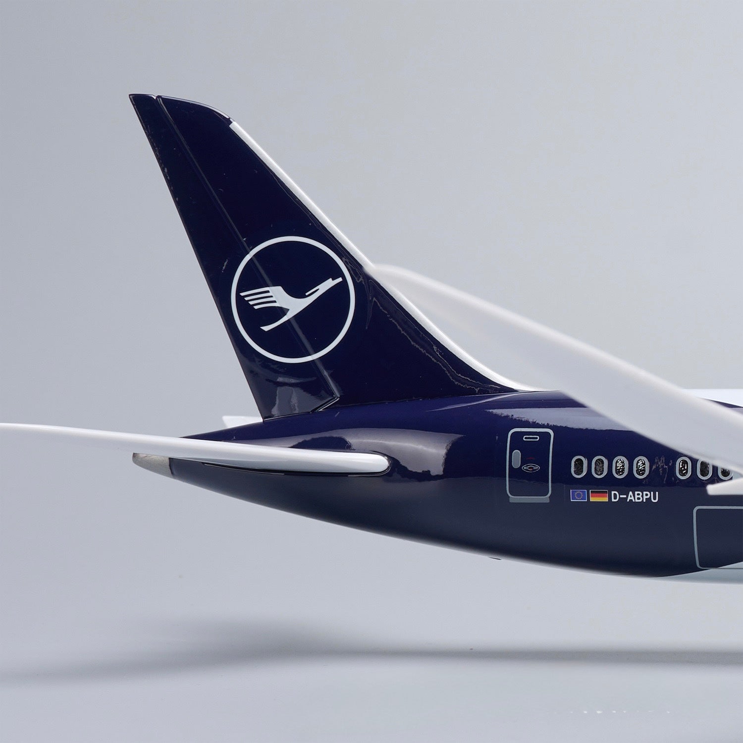 Boeing 787-9 Lufthansa 100 Years Commemorative – 1:145 Scale Model