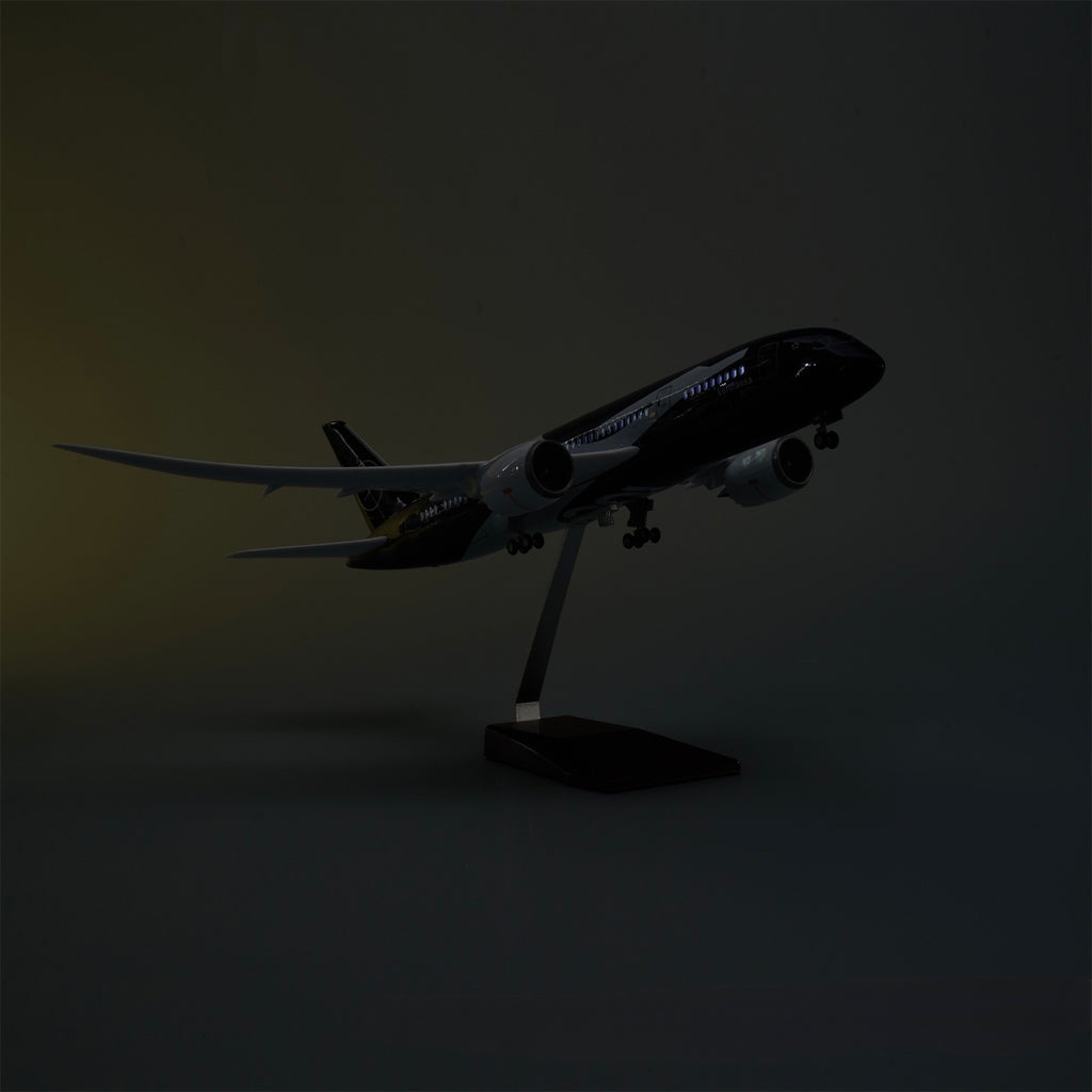 Boeing 787-9 Lufthansa 100 Years Commemorative – 1:145 Scale Model