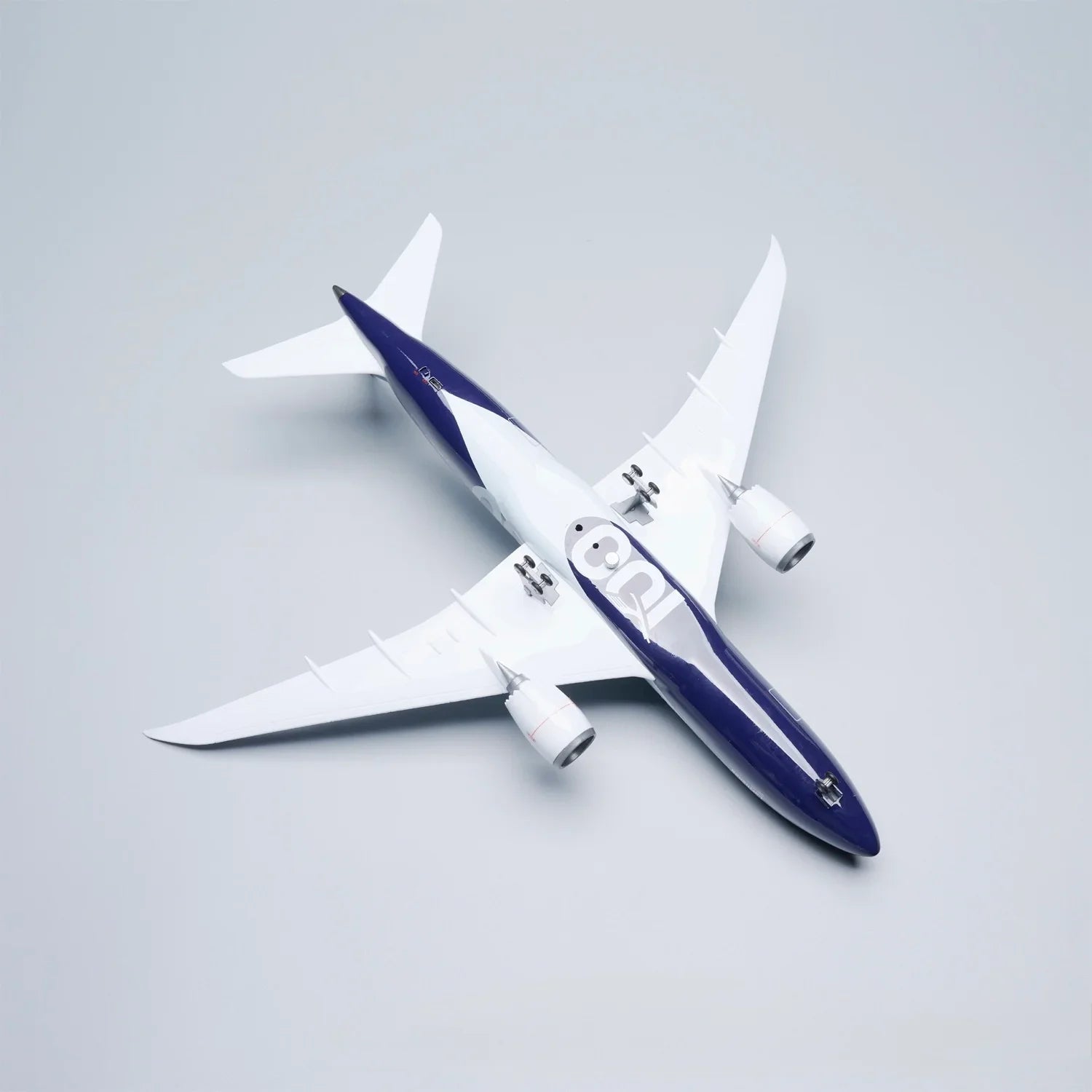 Boeing 787-9 Lufthansa 100 Years Commemorative – 1:145 Scale Model - Gallery 9