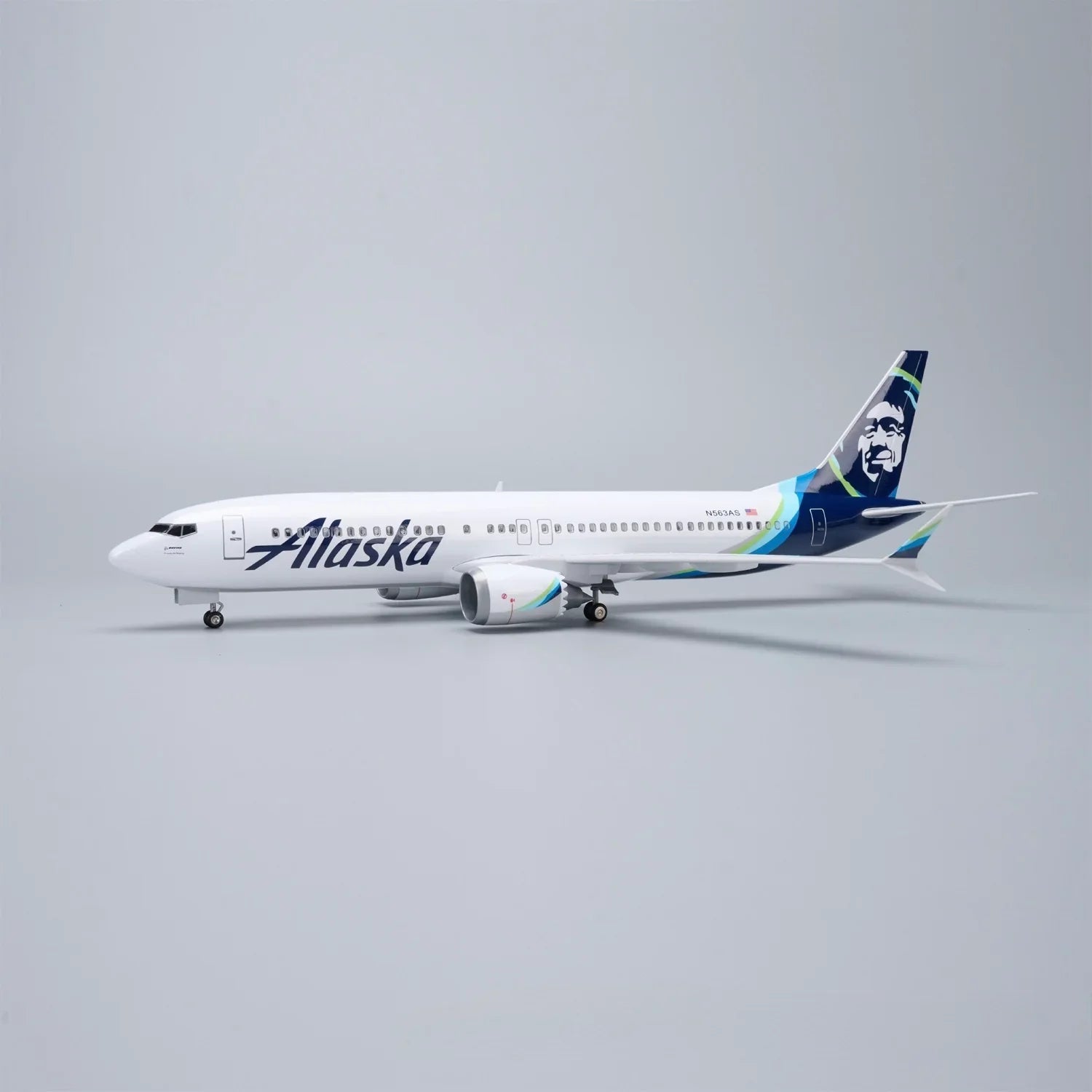 Boeing 737-800 Alaska Airlines 1:85 – 47 cm / 18.5 in – LED Lights - Gallery 5