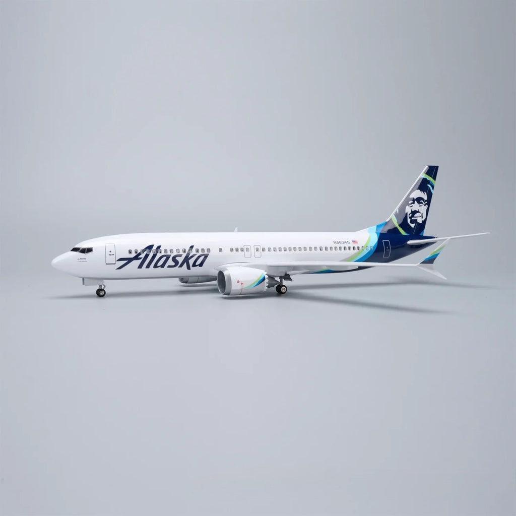 Boeing 737-800 Alaska Airlines 1:85 – 47 cm / 18.5 in – LED Lights