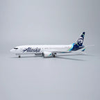 Boeing 737-800 Alaska Airlines 1:85 – 47 cm / 18.5 in – LED Lights