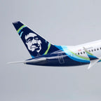 Boeing 737-800 Alaska Airlines 1:85 – 47 cm / 18.5 in – LED Lights