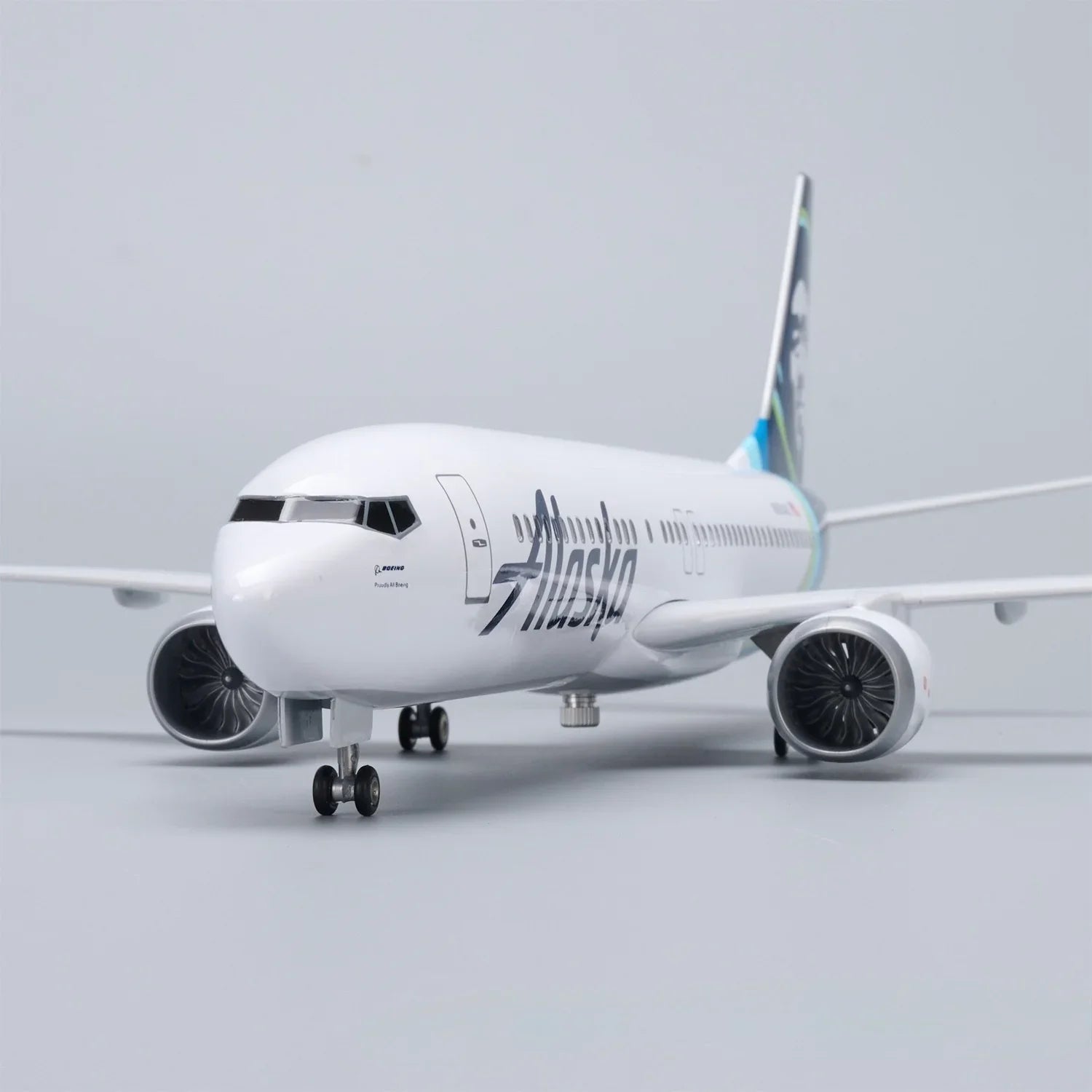 Boeing 737-800 Alaska Airlines 1:85 – 47 cm / 18.5 in – LED Lights - Gallery 9