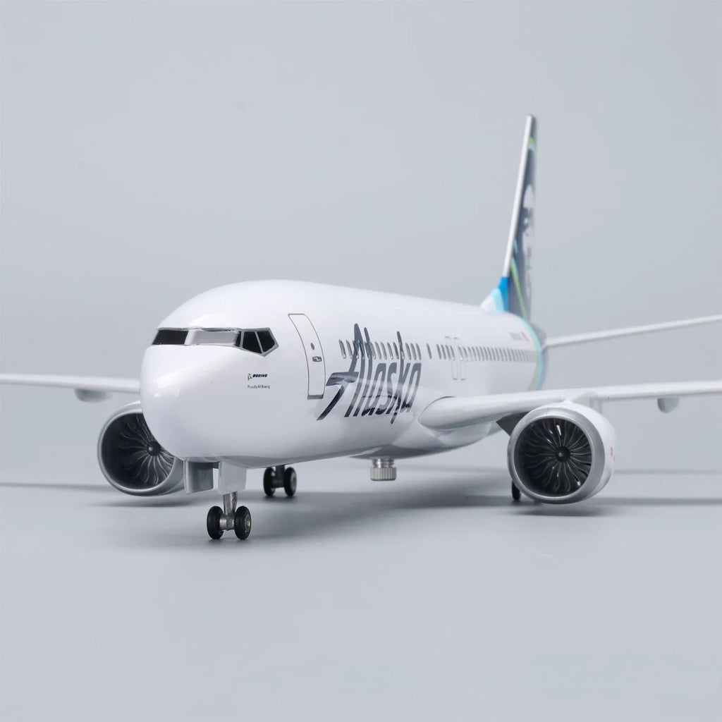 Boeing 737-800 Alaska Airlines 1:85 – 47 cm / 18.5 in – LED Lights
