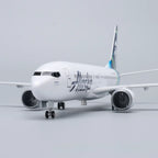 Boeing 737-800 Alaska Airlines 1:85 – 47 cm / 18.5 in – LED Lights