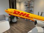 DHL Boeing 777-F Cargo 1:150 – 47 cm / 18,5 in – Maqueta de resina sólida prémium