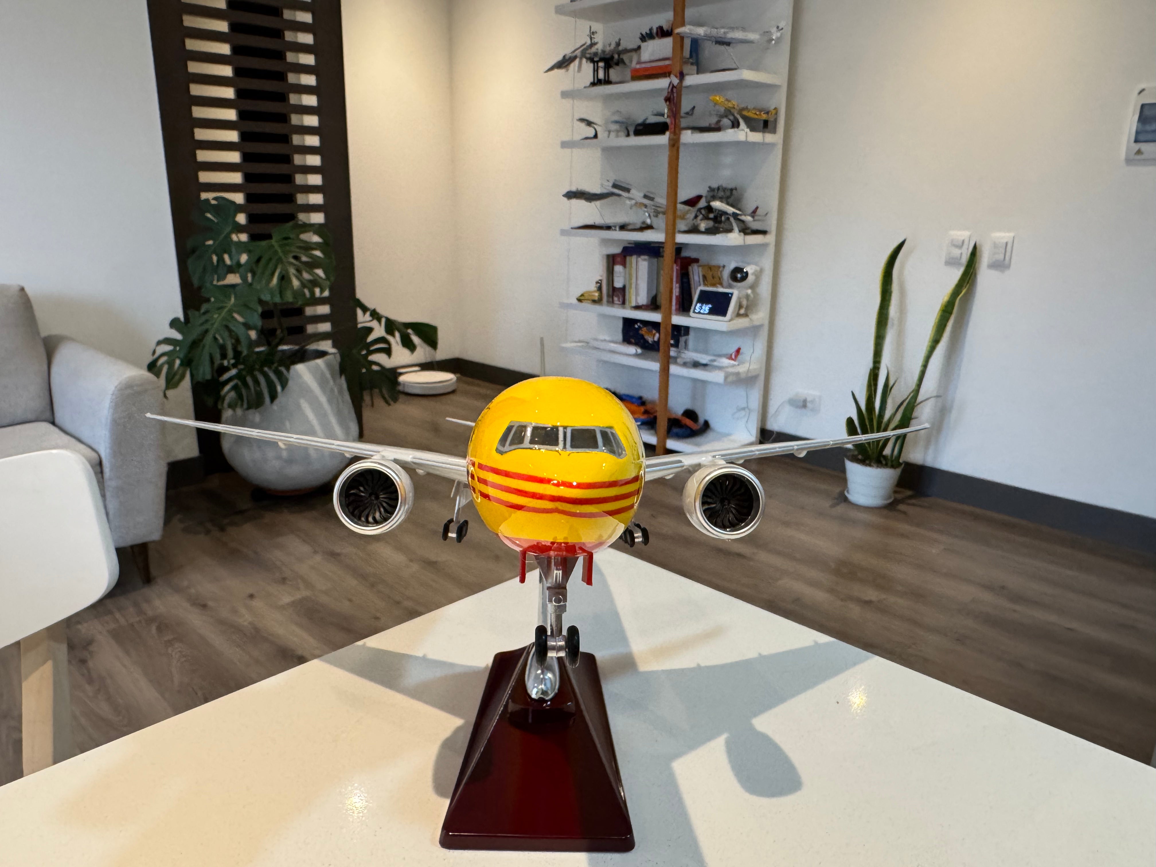 DHL Boeing 777-F Cargo 1:150 – 47 cm / 18.5 in – Premium Solid Resin Model - Gallery 6