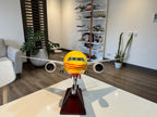DHL Boeing 777-F Cargo 1:150 – 47 cm / 18,5 in – Maqueta de resina sólida prémium