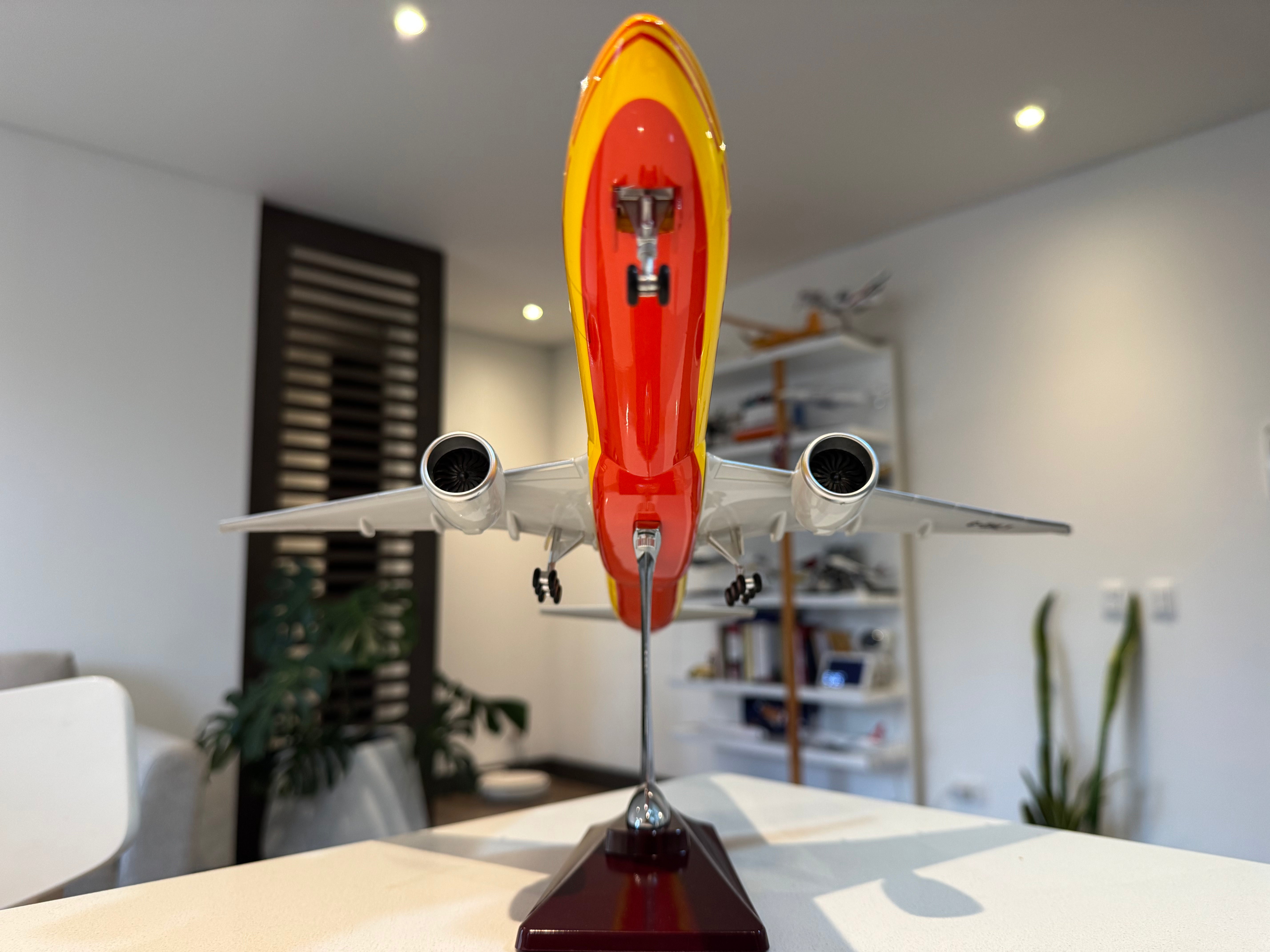DHL Boeing 777-F Cargo 1:150 – 47 cm / 18.5 in – Premium Solid Resin Model - Gallery 7