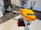 DHL Boeing 777-F Cargo 1:150 – 47 cm / 18,5 in – Maqueta de resina sólida prémium