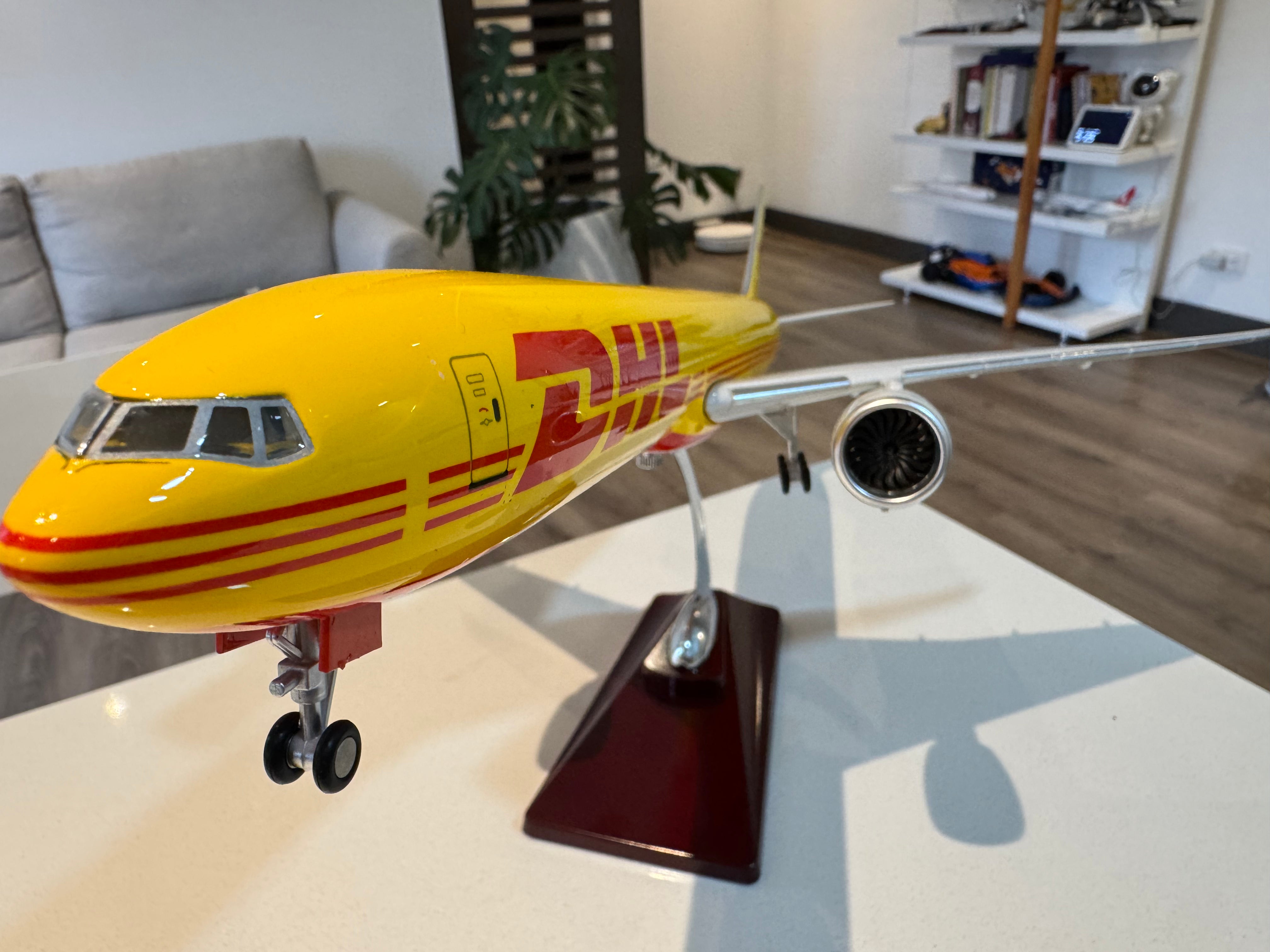 DHL Boeing 777-F Cargo 1:150 – 47 cm / 18.5 in – Premium Solid Resin Model - Gallery 9
