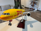 DHL Boeing 777-F Cargo 1:150 – 47 cm / 18,5 in – Maqueta de resina sólida prémium