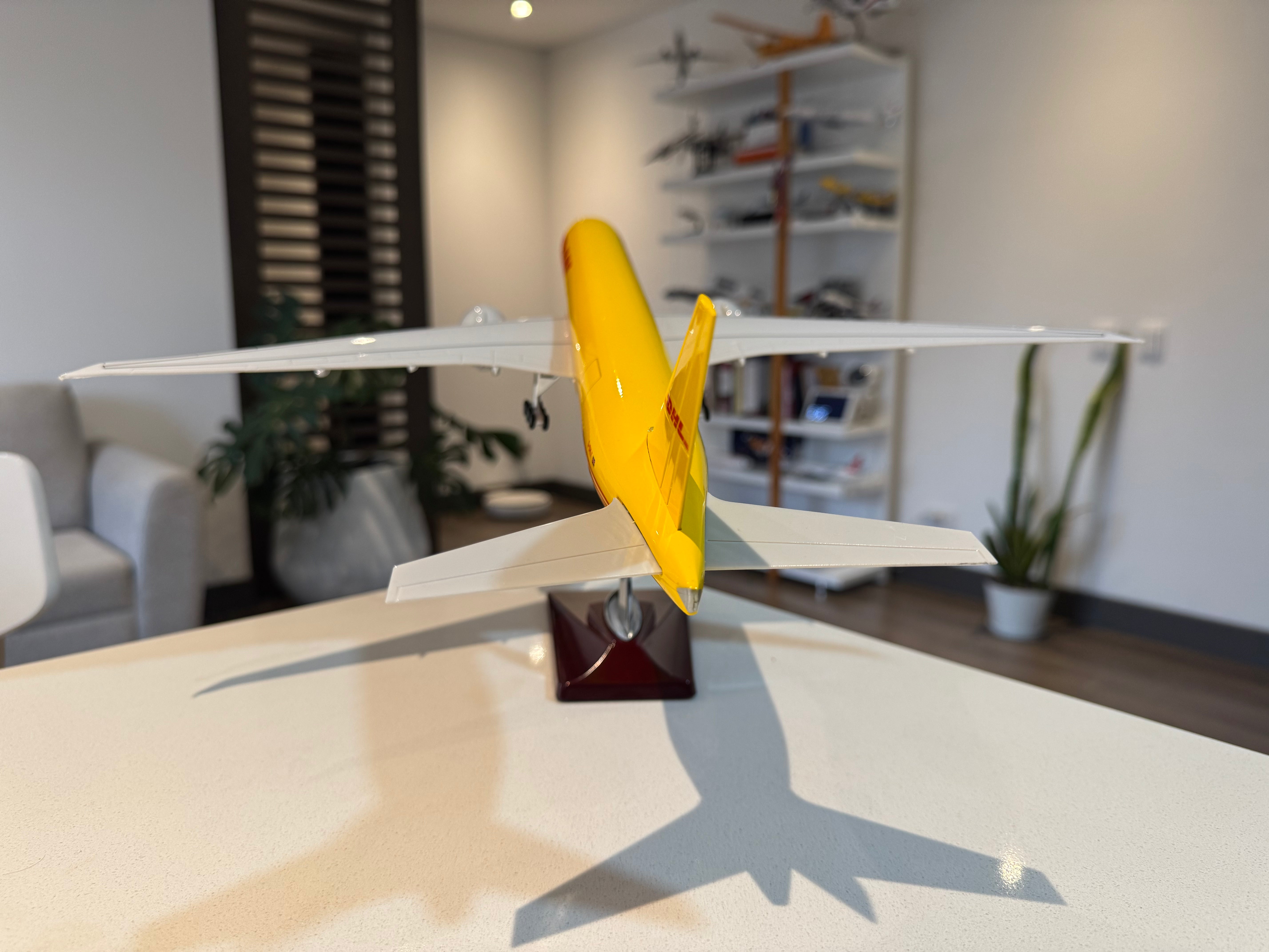 DHL Boeing 777-F Cargo 1:150 – 47 cm / 18.5 in – Premium Solid Resin Model - Gallery 14