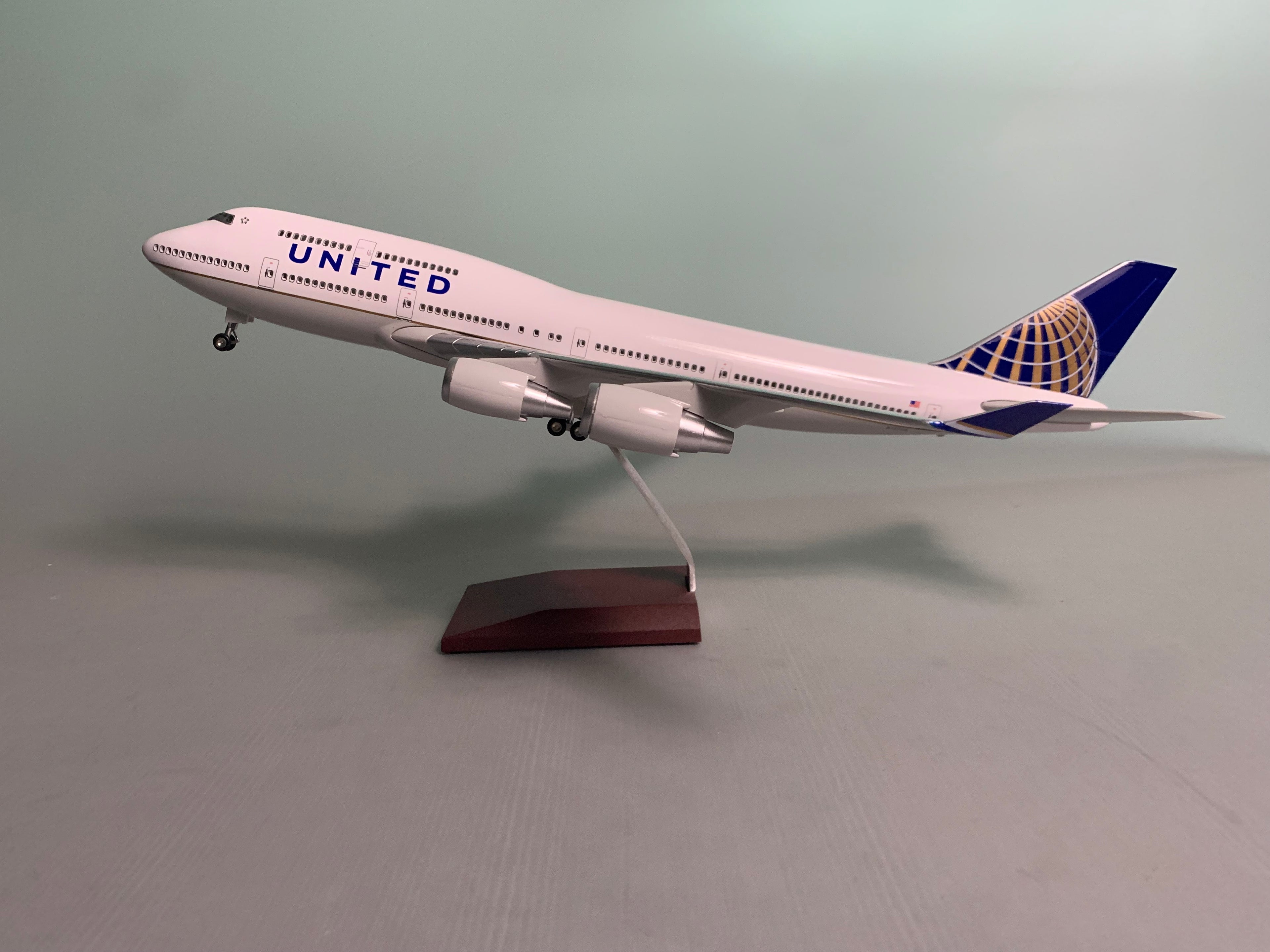 B747-400 United - Escala 1/150 - 47cm - 18,5 in - Modelo de avión