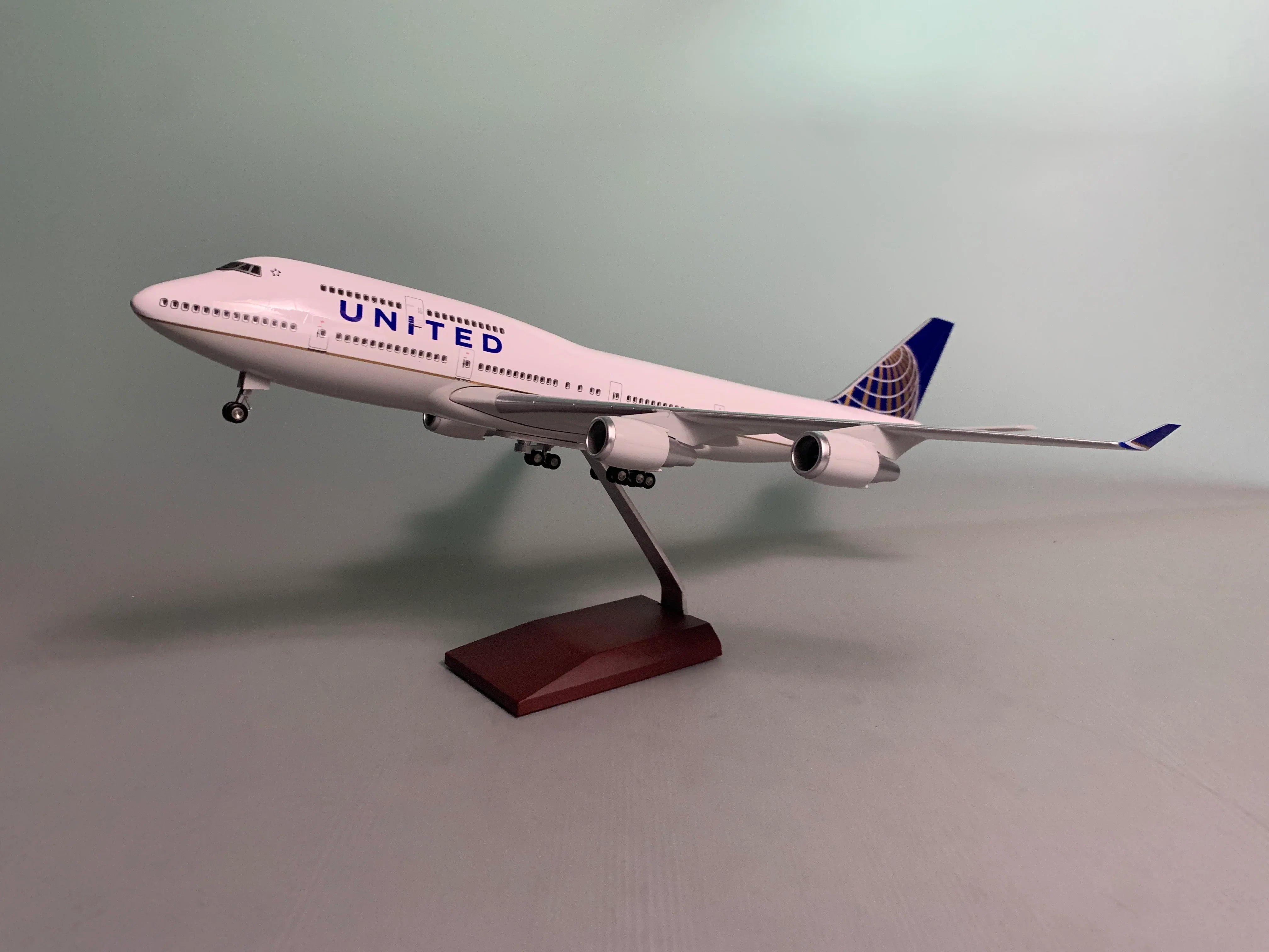 B747-400 United Airlines - Scale 1/150 - 47cm - 18.5 in - Airplane
