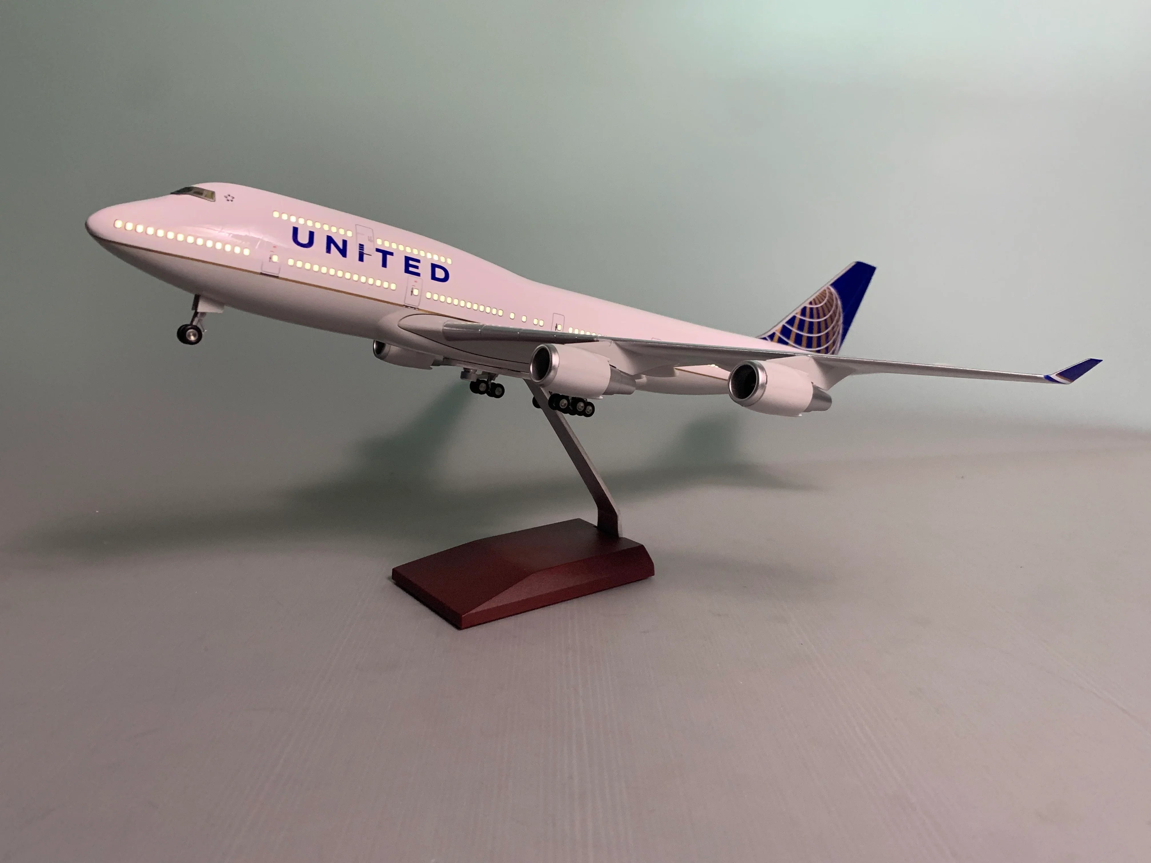 B747-400 United Airlines - Scale 1/150 - 47cm - 18.5 in - Airplane