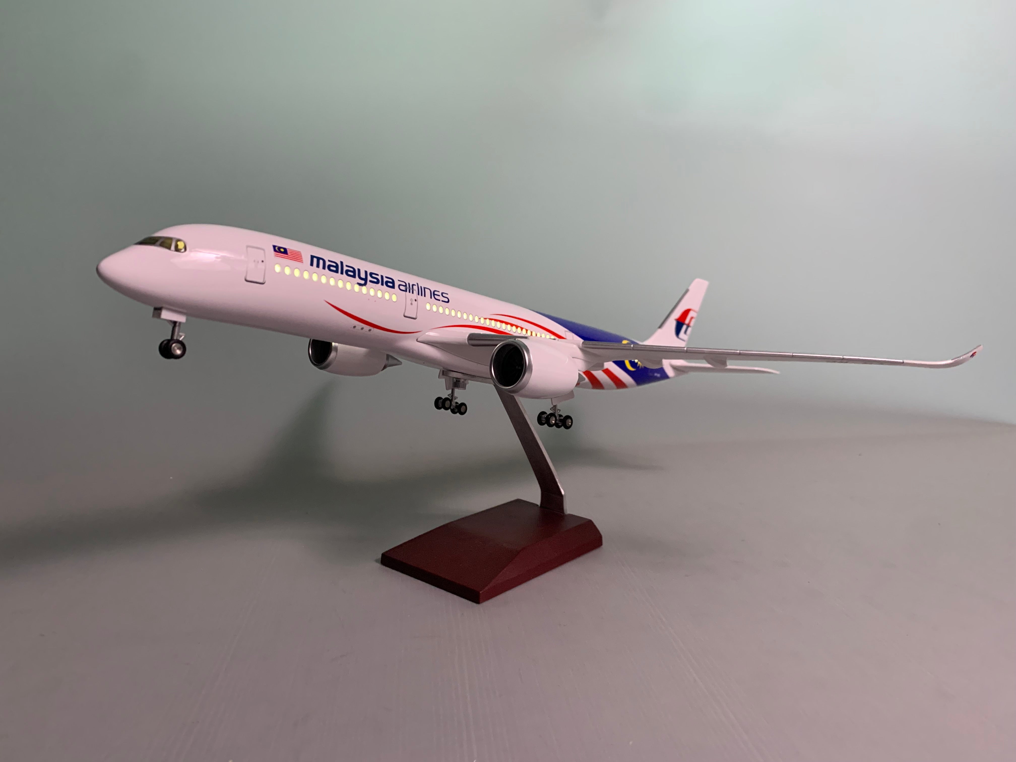 A350 Malaysia- Scale 1/142 - 47CM - 18,5 in - Airplane Model