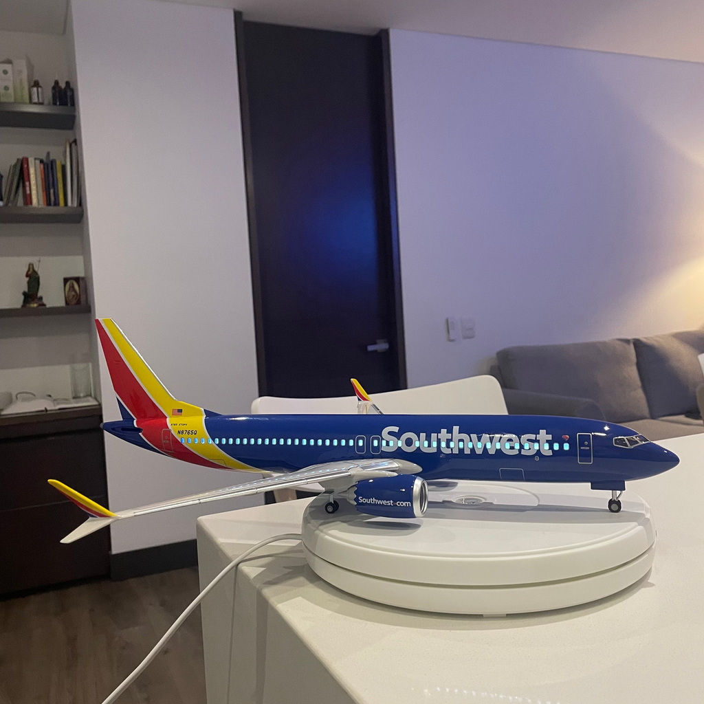 Boeing 737 MAX 8 Southwest 1:80 – 47 cm / 18.5 in – LED Lights (PRE ORDER)