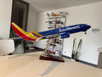 Boeing 737 MAX 8 Southwest 1:80 – 47 cm / 18,5 pulgadas – Luces LED (PRE-ORDEN) 