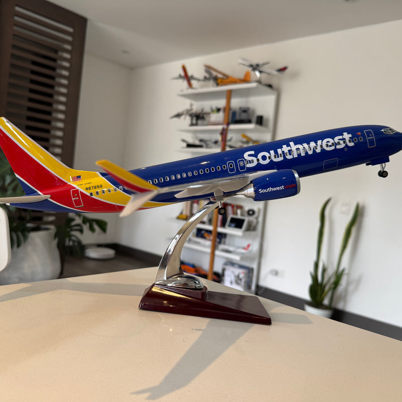 Boeing 737 MAX 8 Southwest 1:80 – 47 cm / 18.5 in – LED Lights (PRE ORDER) - Image 2