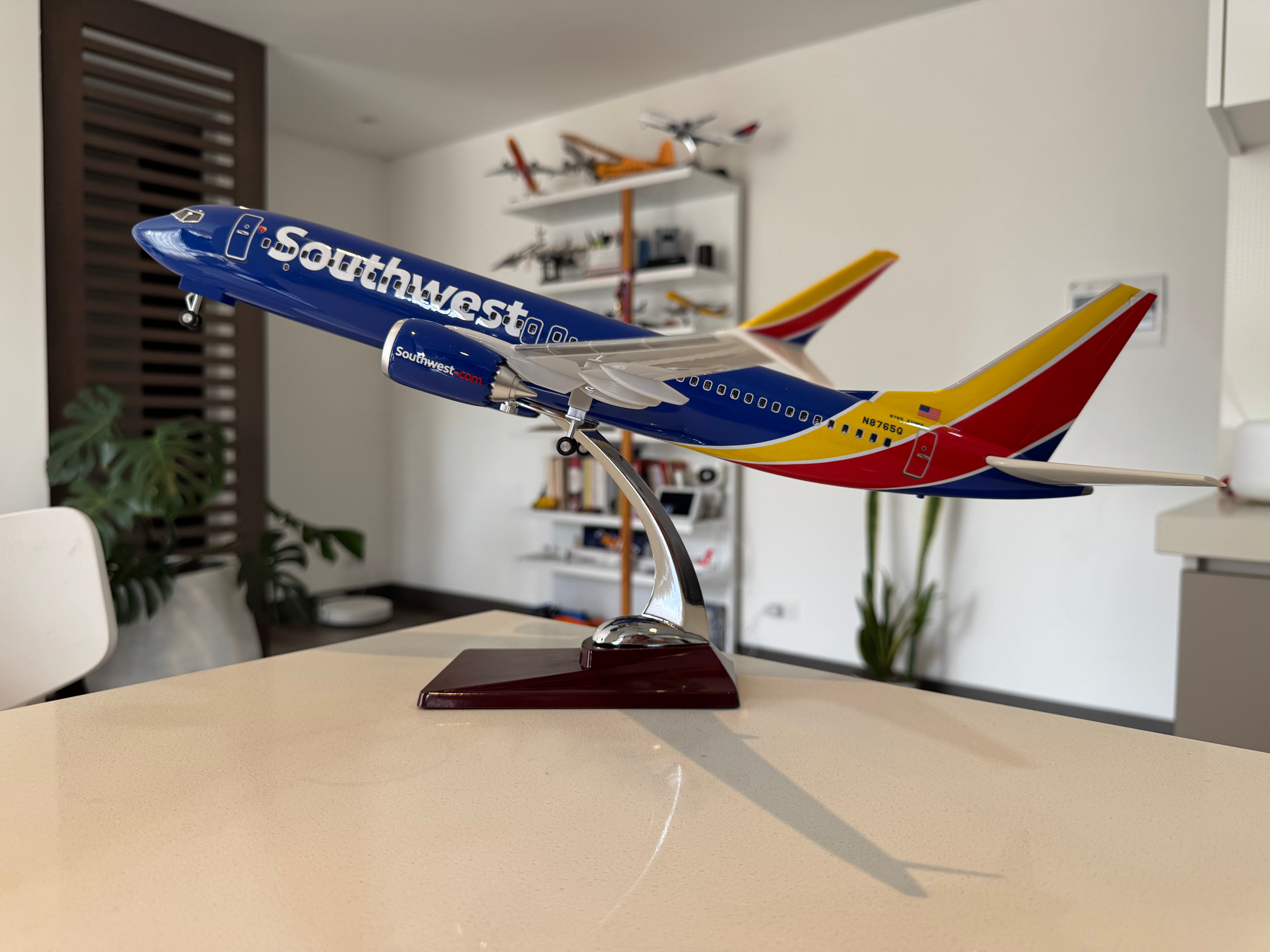 Boeing 737 MAX 8 Southwest 1:80 – 47 cm / 18.5 in – LED Lights (PRE ORDER) - Gallery 4
