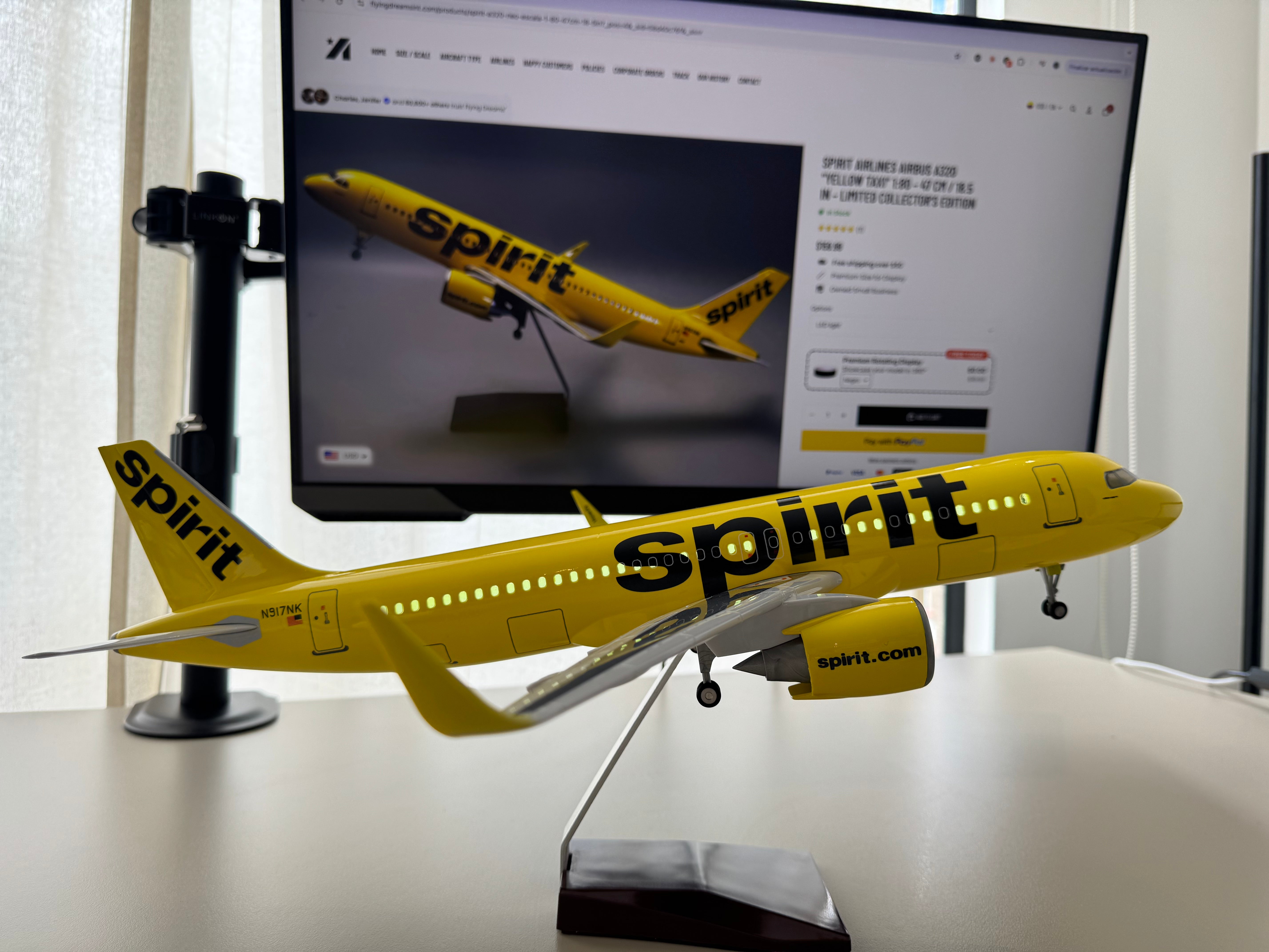 Spirit Airlines Airbus A320 "Yellow Taxi" 1:80 – 47 cm / 18.5 in – Limited Collector's Edition - Gallery 8
