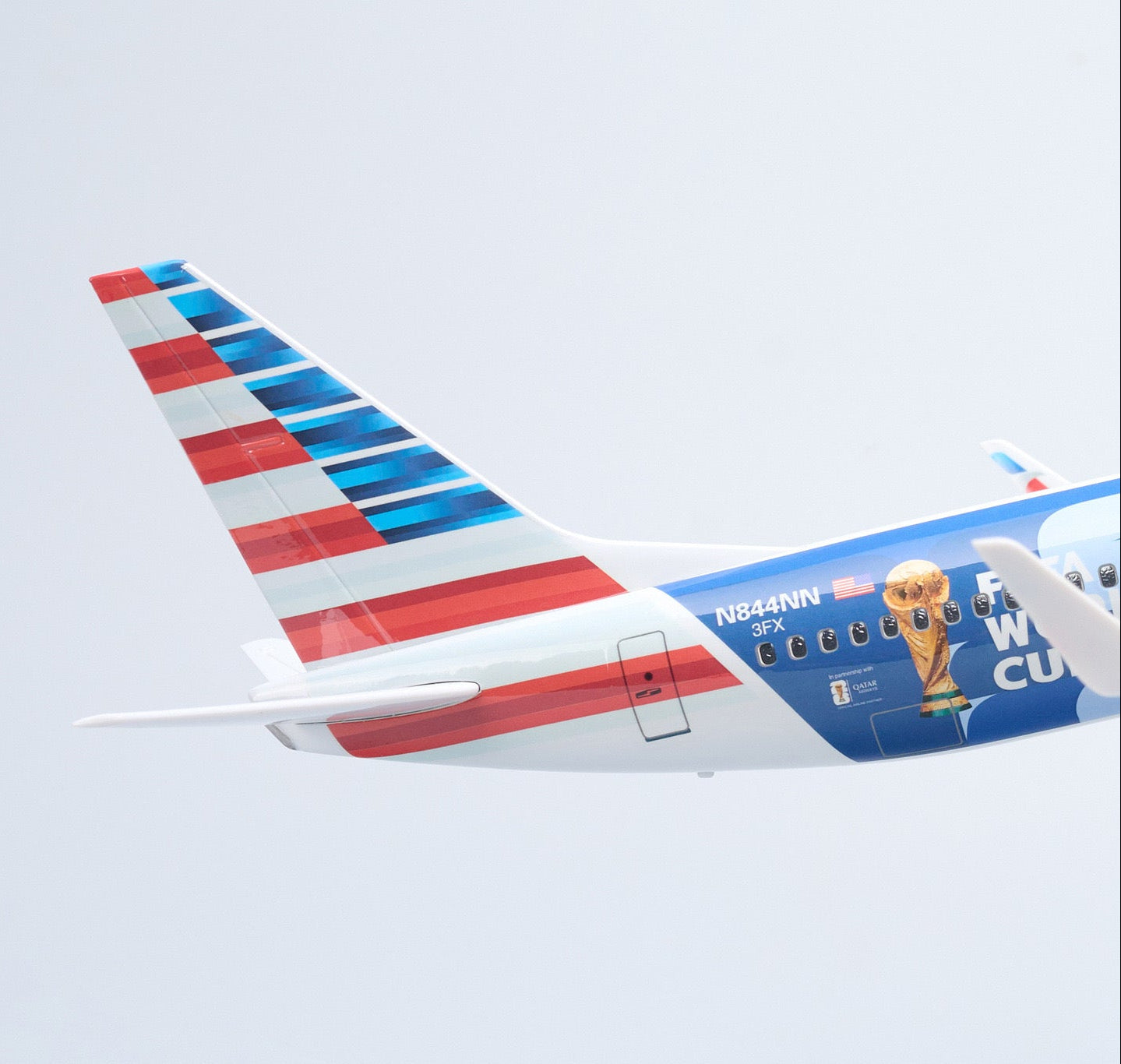 American Airlines Boeing 737-800 "FIFA World Cup 2026" – 47 cm / 18.5 in – Voice-Activated LED Display Model - Gallery 5