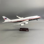 Air Force One Boeing 747-8 (VC-25B) 1:150 Scale Model Airplane – New Presidential Livery (47cm / 18.5") - Thumbnail 2
