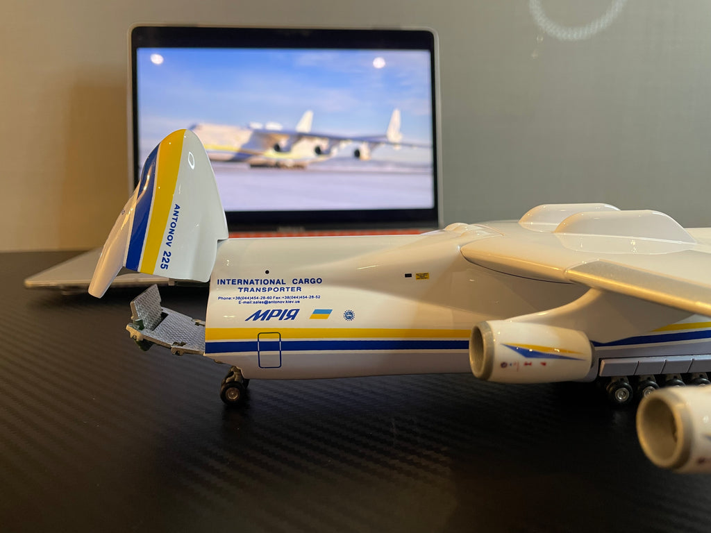 مقتنيات أنتونوف AN-225 مريا - 16.5 بوصة - 42 سم - نموذج عرض فاخر
