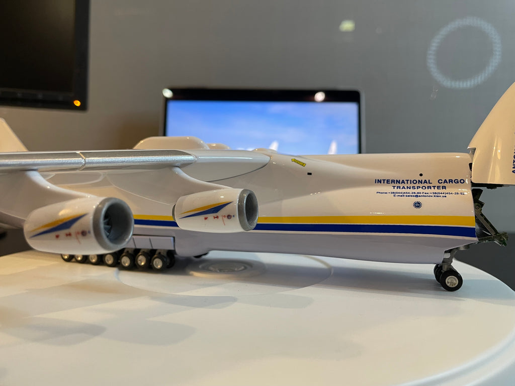 مقتنيات أنتونوف AN-225 مريا - 16.5 بوصة - 42 سم - نموذج عرض فاخر
