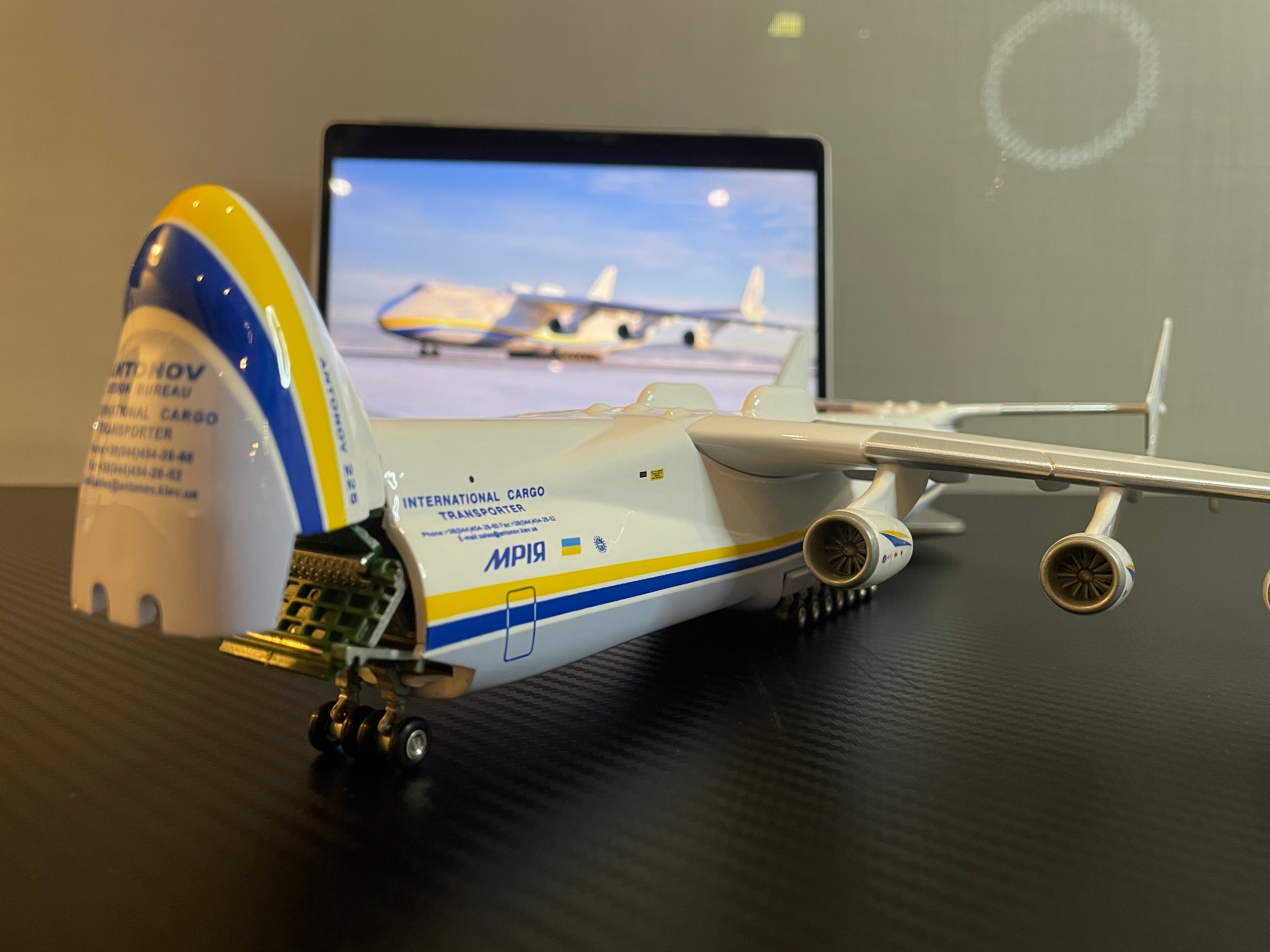 مقتنيات أنتونوف AN-225 مريا - 16.5 بوصة - 42 سم - نموذج عرض فاخر
