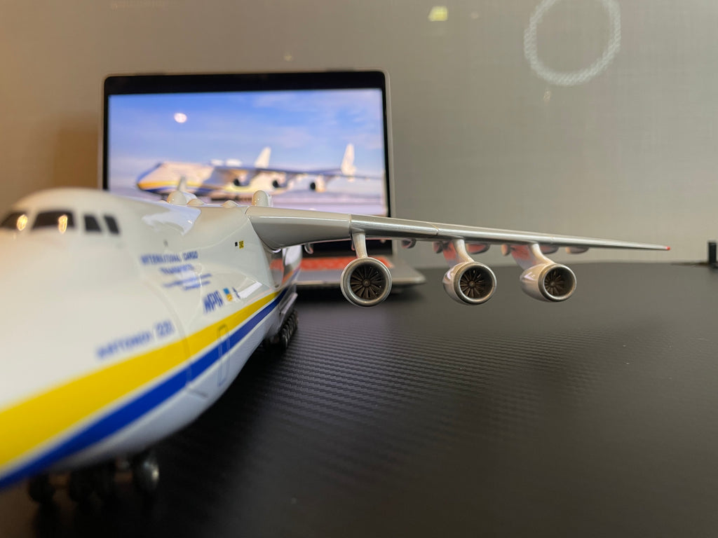 مقتنيات أنتونوف AN-225 مريا - 16.5 بوصة - 42 سم - نموذج عرض فاخر