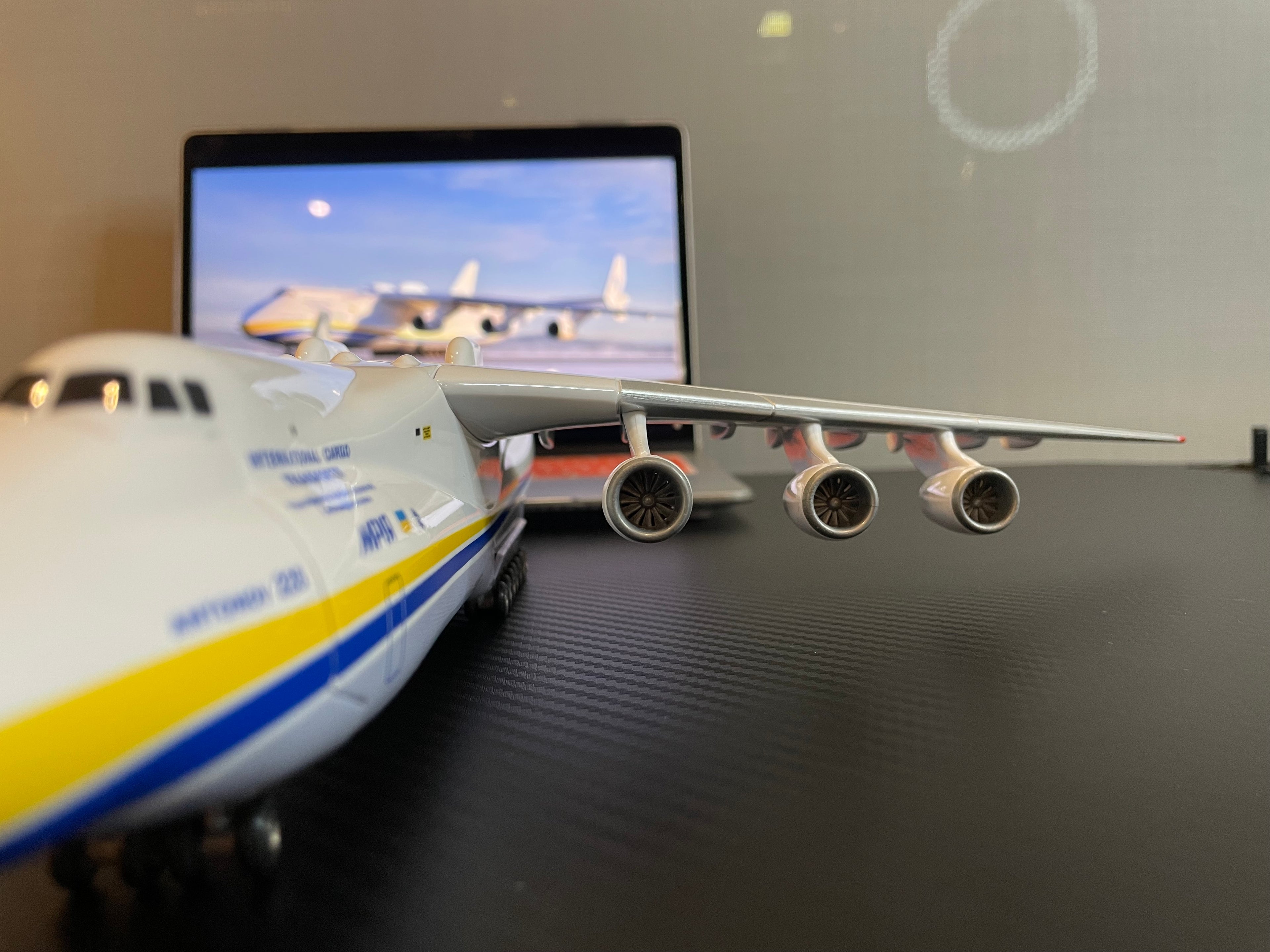 مقتنيات أنتونوف AN-225 مريا - 16.5 بوصة - 42 سم - نموذج عرض فاخر