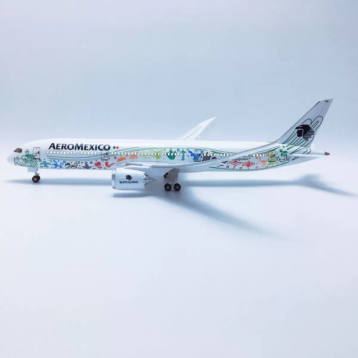 Boeing 787-9 Aeroméxico "Quetzalcóatl" – Escala 1:130 (43 cm / 16,9 in)  - Gallery 3