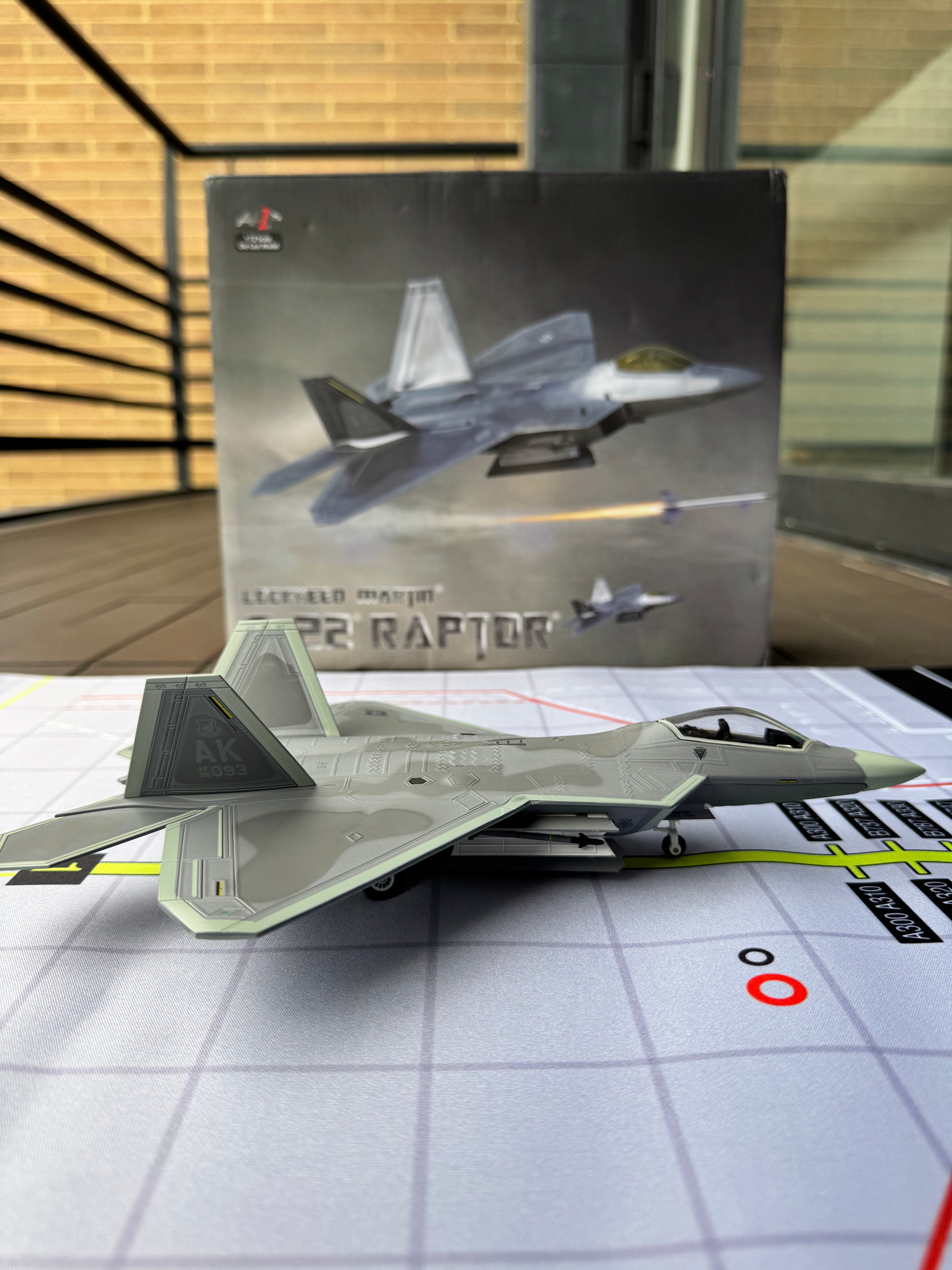 F-22 Raptor Stealth Fighter 1:72 – Die-Cast Alloy Precision – 10.2 in