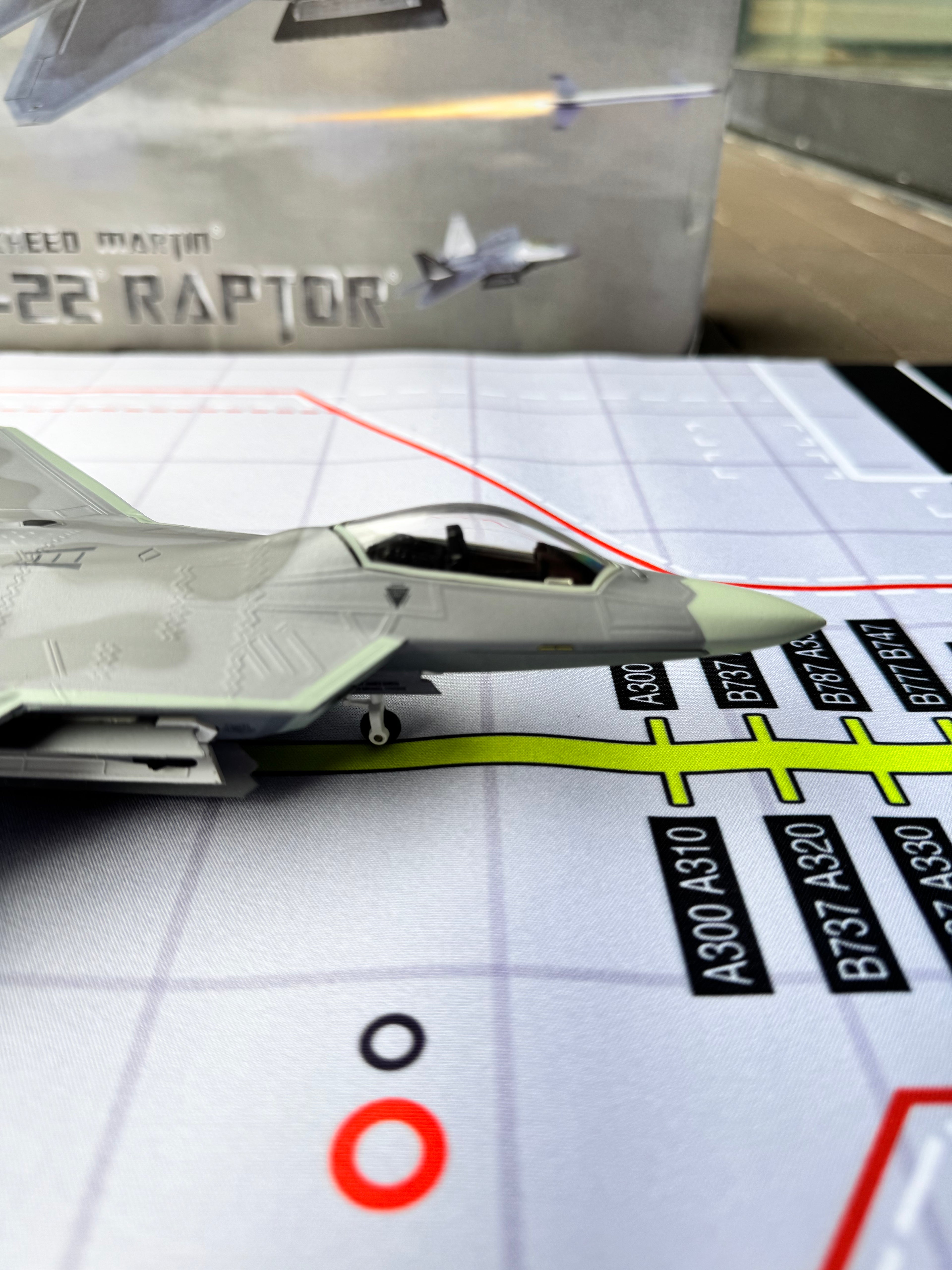 F-22 Raptor Stealth Fighter 1:72 – Die-Cast Alloy Precision – 10.2 in