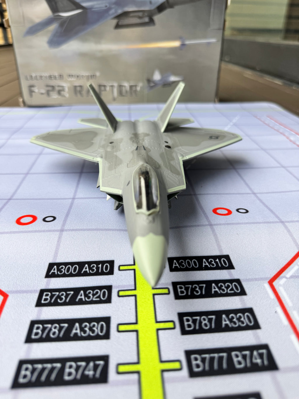 F-22 Raptor Stealth Fighter 1:72 – Die-Cast Alloy Precision – 10.2 in