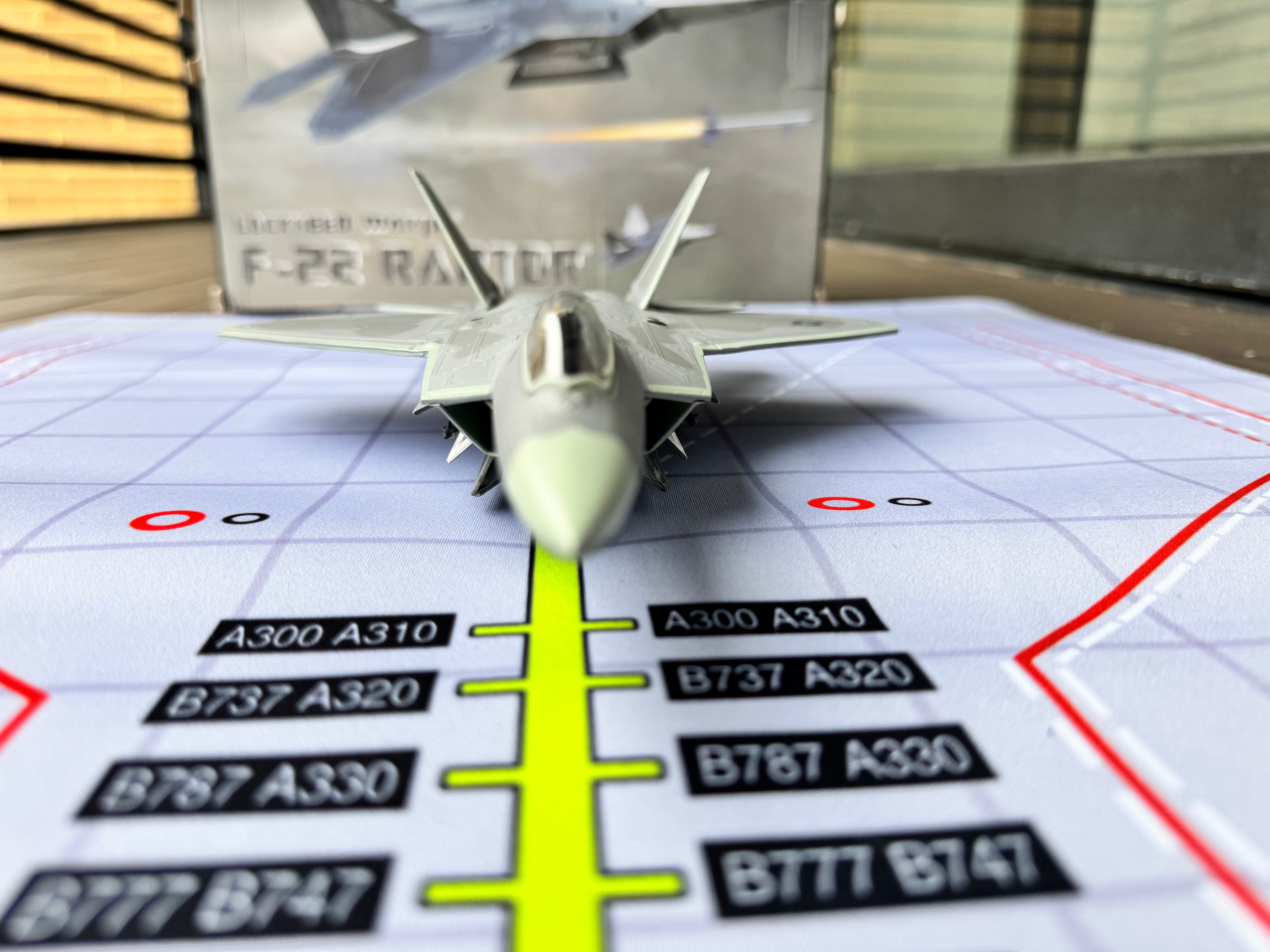 F-22 Raptor Stealth Fighter 1:72 – Die-Cast Alloy Precision – 10.2 in