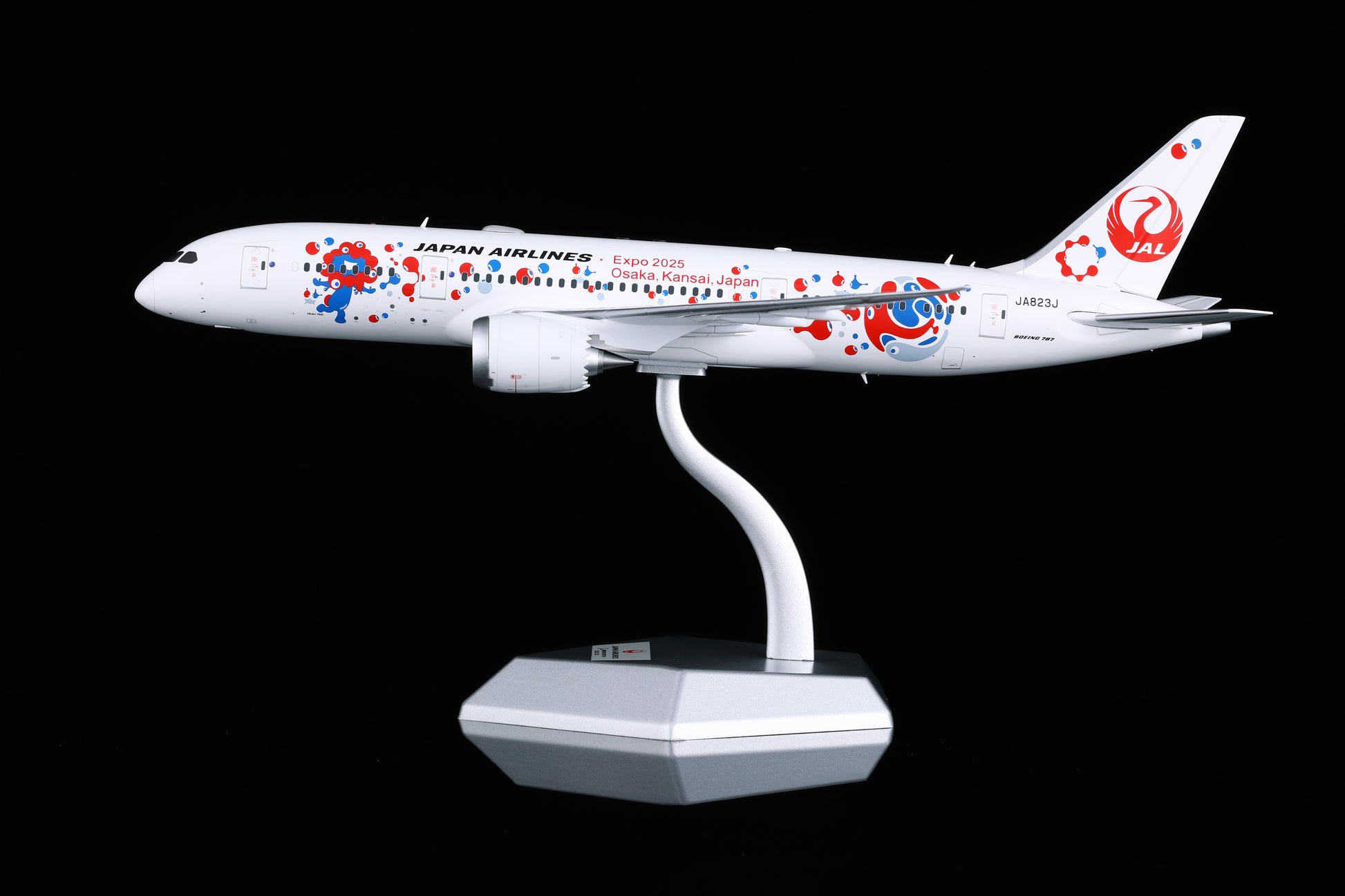 JAL Boeing 787-8 JA823J “Expo 2025 Osaka” – Scale 1:200 – SQ Wings – 28 cm