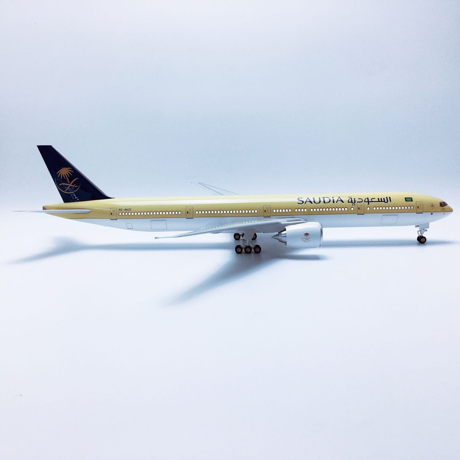 B777 Saudi Arabian  - Scale 1/157 - 47CM -18.5in - Luces Led