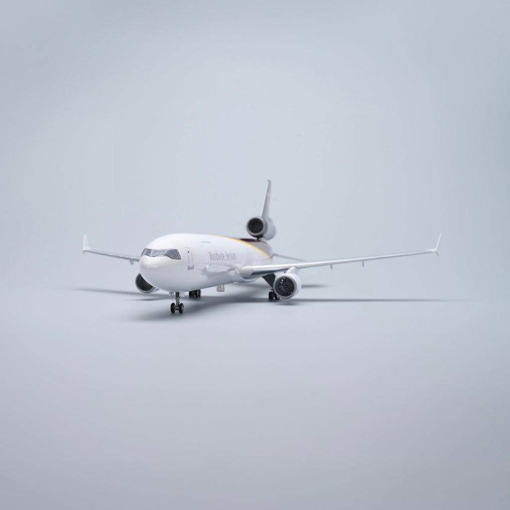 UPS MD-11 McDonnell Douglas – Scale 1:130 – 47 cm/18.5 in – ABS Resin – NO LED Lights
