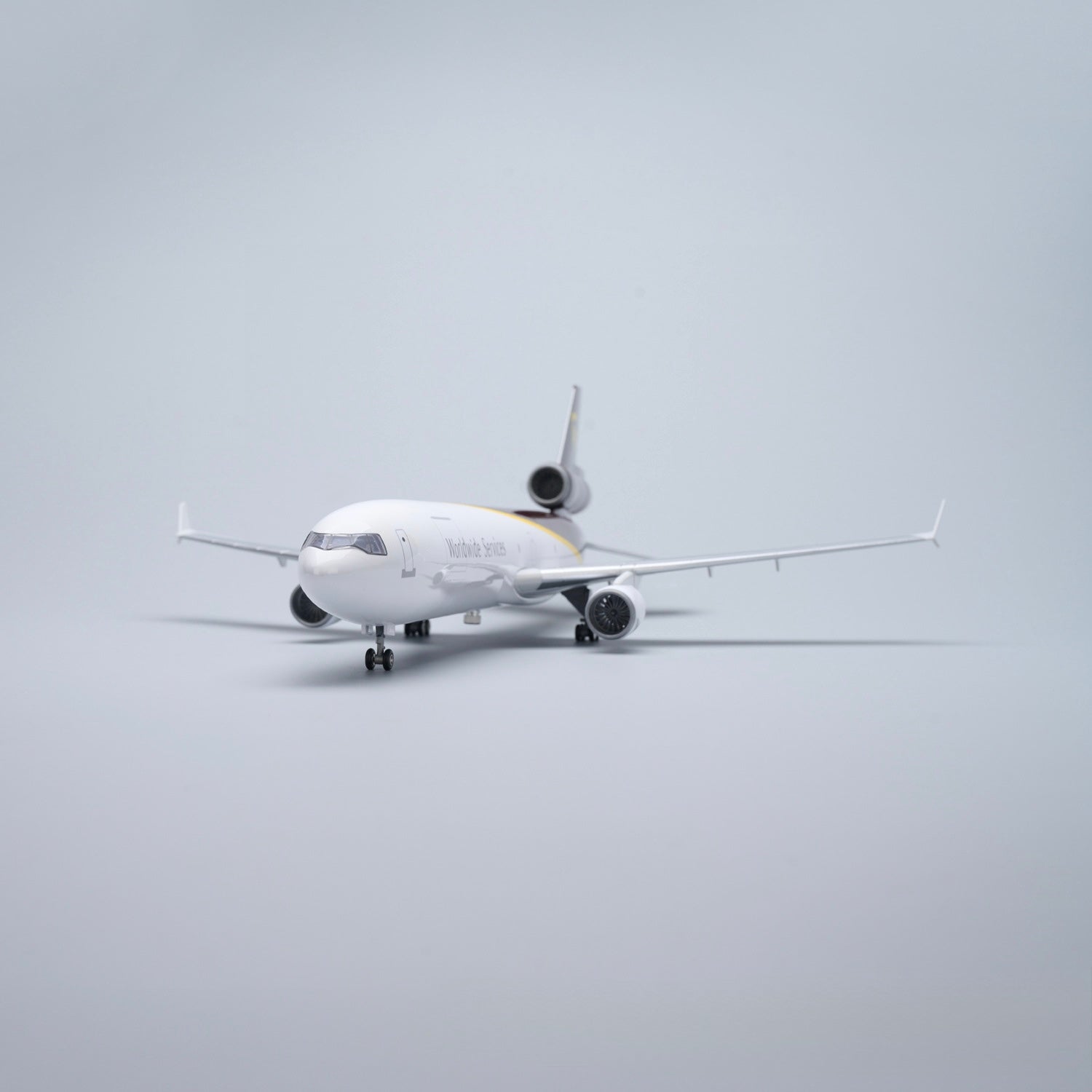 UPS MD-11 McDonnell Douglas – Scale 1:130 – 47 cm/18.5 in – ABS Resin – Optional LED Lights