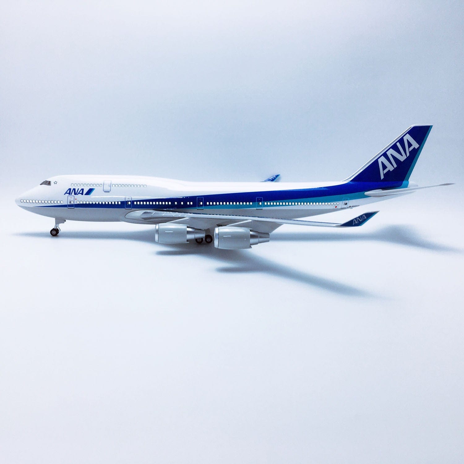 B747-400 ANA - Escala 1/150 - 47cm - 18,5 pulgadas