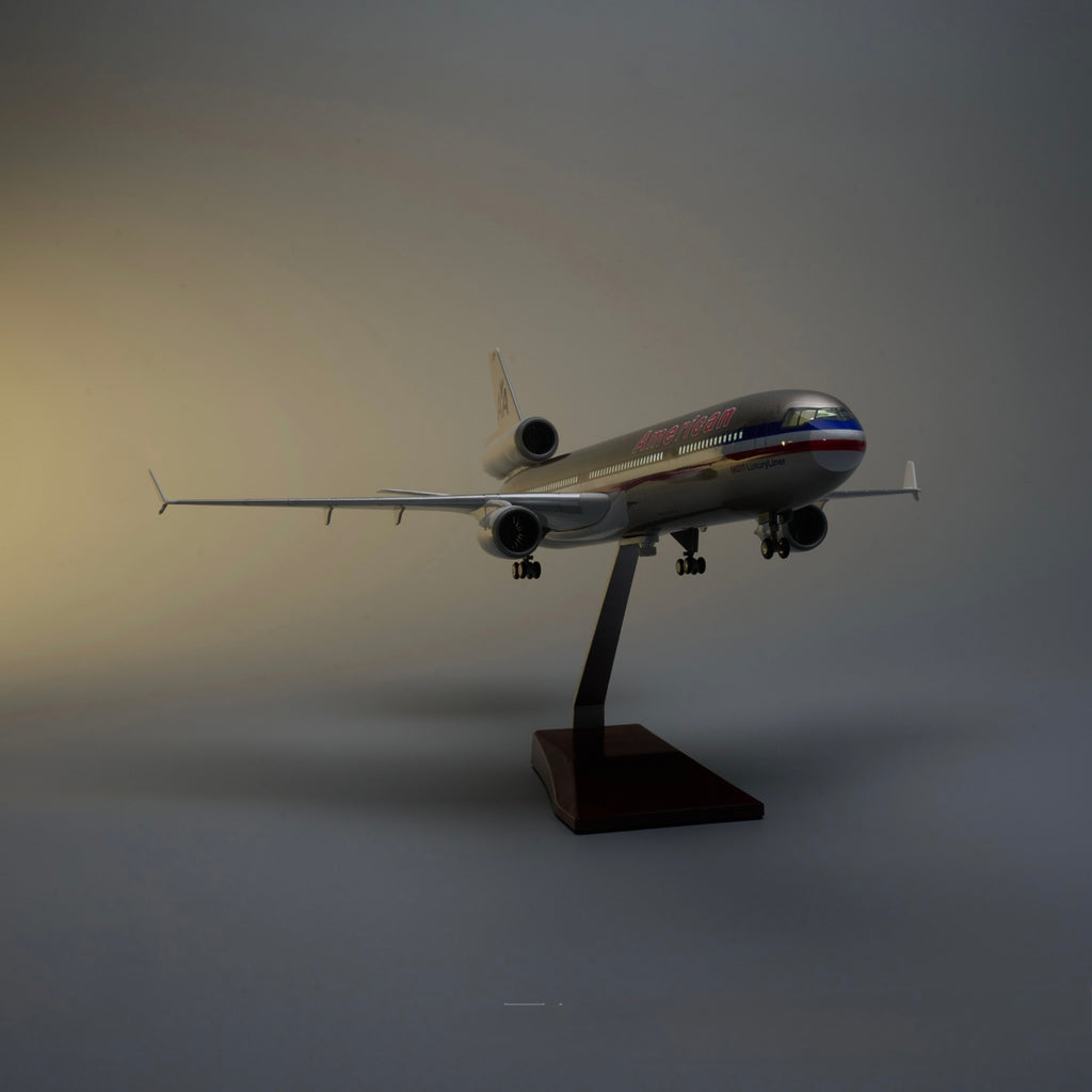 American Airlines MD-11 McDonnell Douglas – Scale 1:130 – 47 cm/18.5 in  – ABS Resin – Optional LED Lights