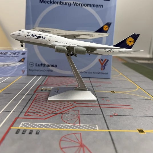 Lufthansa Boeing 747-8 D-ABYD / D-ABYI  Scale 1:400  YY Wings  19.1 cm