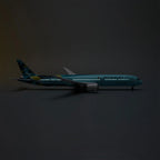 Boeing 787-10 Etihad Airways 1:145 – 47 cm / 18.5 in – LED Lights